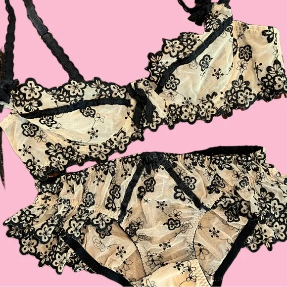 Agent Provocateur Vintage 2000’s bra and panty set 34A and size Small - Picture 3 of 5
